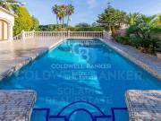 Elegante Villa con jardín