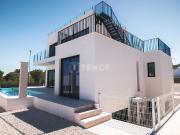 Elegante Villa con Piscina y Vistas Panorámicas en Polop