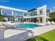 Elegante villa contemporánea en primera línea de golf...