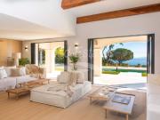 Elegante villa dans un domaine privé avec vue mer...