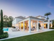 Elegante villa de 6 dormitorios en Nueva Andalucía