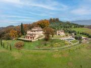 Elegante villa del Novecento a due passi da Firenze...