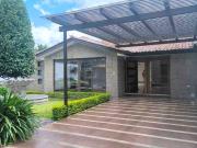 Elegante villa en venta, áreas verdes, una sola planta,...
