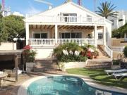 Elegante Villa junto al Mar con Gran Potencial de...