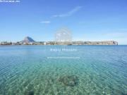 Elegante Villa Mediterránea con Piscina en Balcón al...