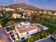 Elegante villa mediterránea en primera línea de golf en...