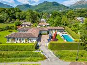 Elegante Villa mit Swimmingpool mitten im Grünen