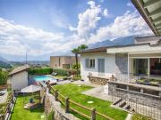 Elegante villa monofamiliare con 7 camere e piscina in...