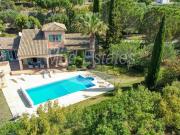 Elegante villa provençale avec belle vue sur les montagnes