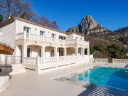 Élégante villa provençale contemporaine au calme absolu