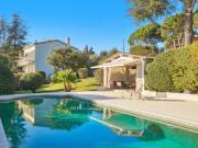 Elégante villa rénovée avec vue mer, proche de Mougins