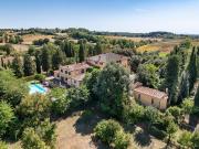 Elegante villa signorile con colonica, ex granaio,...