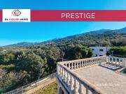 Élégante Villa T7 avec Piscine Privée et Splendide Jardin à