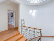 Elegante Wohnung in historischer Villa mit Dachterrasse...