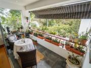 Elegante y fino departamento en San Isidro, con balcón y...