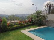 Elegante y moderna casa como de estreno y con hermosa...