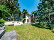 Elegantes Anwesen, umgeben von den Weinbergen von Agno