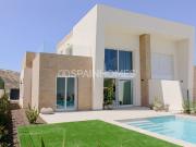 Elegantes Chalets con Piscina Cerca de los Servicios en...