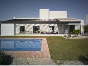 Elegantes villas independientes con piscina privada en...