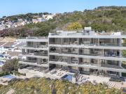 Elegantes Viviendas con Piscina en Ubicación...