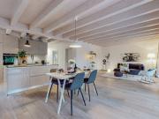 ELEGANTES WOHNEN AUF DREI ETAGEN – DOPPELHAUS VON 2021...