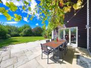 Elegantes Zweibetthaus mit Platz und Ruhe