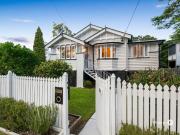 Elegantly renovated 1930s Queenslander with corner position