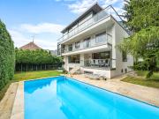 Große Freiheit! Lichtdurchflutete Villa mit Pool im 13....