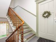 Elevated and spacious apartment 2 min from Kudamm in...