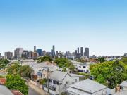 Elevated Cottage, Large Flat Yard, Central West End