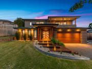 ELEVATED ELEGANCE & VIEWS ON MANOR VIEW!