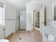 Elevated Inner City Living in a Blue Chip Kangaroo Point...