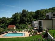 Elevated Living: VILLA MIT SALZWASSERPOOL, AUFZUG &...