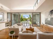 Elevated Luxurious Apartment in Exclusive Golf Course...