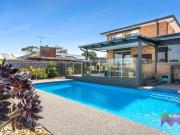 Elevated Mornington Haven with Pool, Balcony Sun, and Space