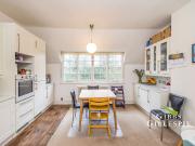Elm Park Road, Pinner HA5, 2 bed flat to rent, £2,200...