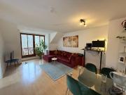 Elvira Perlach Sehr schöne Wohnung mit großem Atelier am...