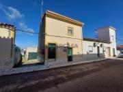 Em São Romão habitação com garagem e logradouro