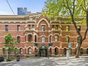 Embrace Melbourne's Pulse: One Bedroom Apartment for...