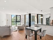 Emery Way, London Dock E1W, 3 bed flat to rent, £4,750...