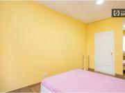 Emocionante habitación con escritorio en piso...