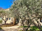 Emplacement idéal pour cette propriété en pierre dotée...