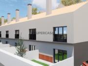 Empreendimento com moradias em banda T2+2 Duplex em...