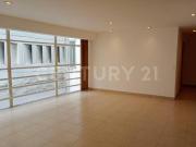 En 1er piso, a media cuadra de PArque San Lorenzo