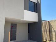 En ACCANTA con terraza trasera y excedente! Casa en...