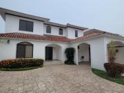 En alquiler amplia casa de 4 dormitorios con piscina en...