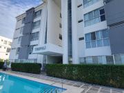 En alquiler amplio y lujoso departamento amoblado, Isla...