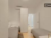 Acogedor Cama en habitación compartida en piso de 3...