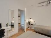 Único Cama en habitación compartida en piso de 3...