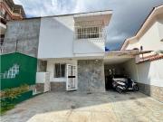 En Alquiler Casa Anexo Deposito en Colinas de Bello...